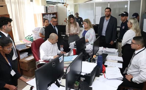 Fiscalía imputa a 63 personas por trama de la mafia de pagarés