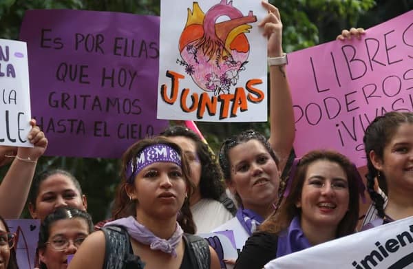 8M: Mujeres marchan por derechos