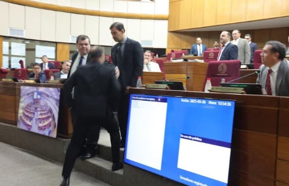 Senado: Cero prioridad para baños escolares