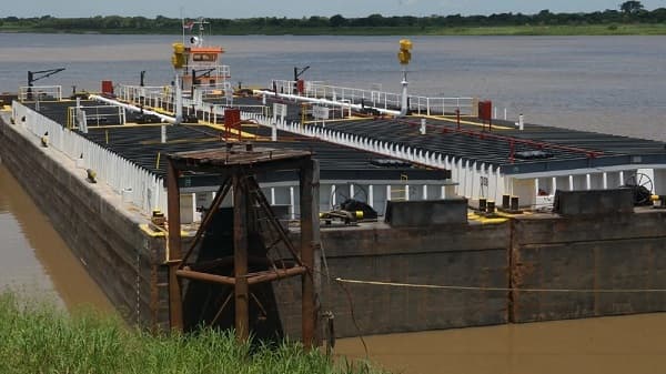 Consultora proyecta baja en precios de combustibles