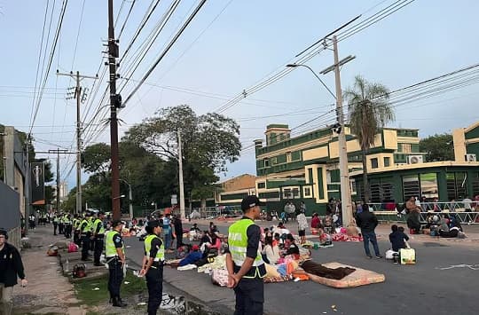 Manifestantes indígenas colapsan el tránsito en Avenida Artigas