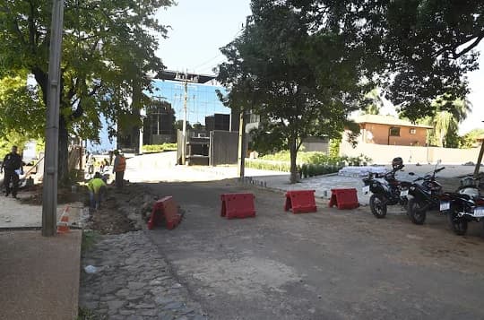 Nenecho busca ceder calle a banco ligado a Santi Peña