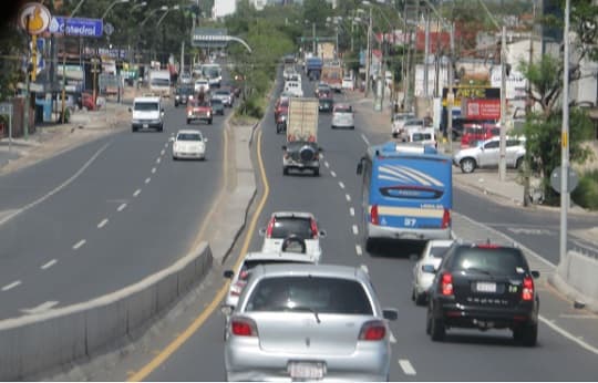 Senado aprueba remiendo a ley que unifica los costos de patentes vehiculares en todo el país