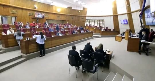 Aprueban ley que permite construir en terrenos sin título estatal