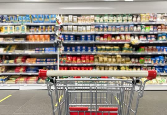 Importadores justifican precios pese a baja del dólar