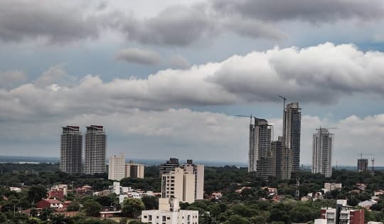 Anuncian jornada fresca a cálida con lluvias al final del día