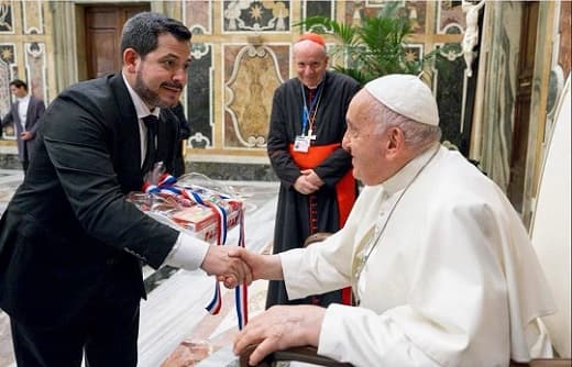 Peña no asistirá al funeral del Papa Francisco; Latorre irá en su lugar