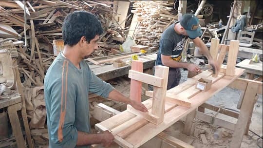 Pupitres chinos: Muebleros de Caaguazú rechazan declaraciones de Santi Peña