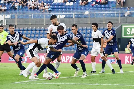 Olimpia se aleja del título tras empatar con Ameliano