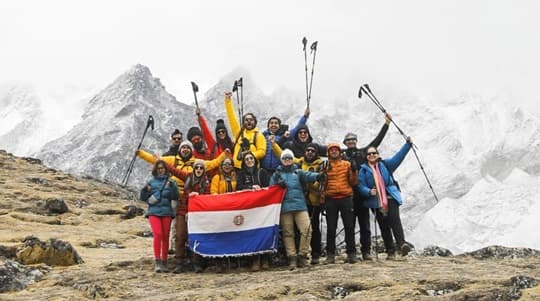 Paraguayos conquistan el campo base del Everest por primera vez