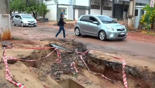 Raudal destruye asfaltado y obras en San Pablo