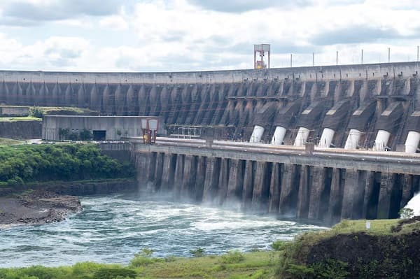 EE.UU. propone usar energía de Itaipú en centros de IA