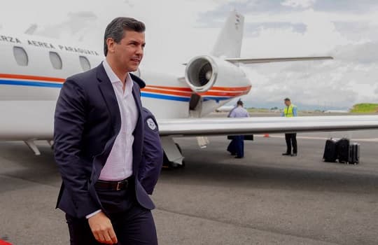 Peña suma otro viaje y supera en gastos a Marito
