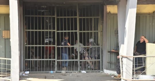 Dos reclusos heridos tras gresca en cárcel de Tacumbú