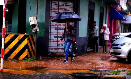 Persisten las lluvias y tormentas: mejora gradual desde el viernes