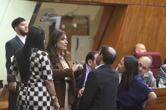 Cartistas bloquean investigación de negocios vinculados a Peña