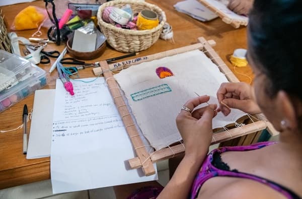 Exposición “Hilos Sonoros de Esperanza” se inaugura en Buen Pastor