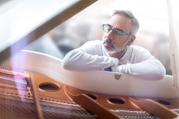 Leo Sujatovich trae la esencia de Spinetta a Asunción