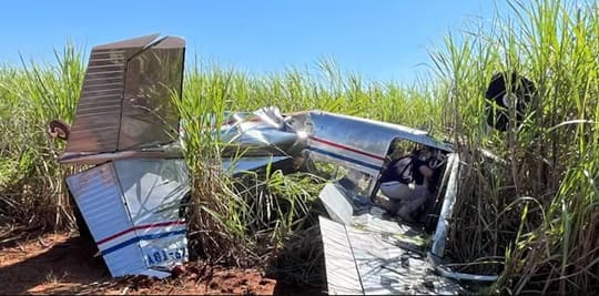 Avioneta capota en Campo 9 tras falla mecánica; ocupantes ilesos