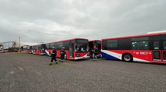 Buses eléctricos: capacidad de pasajeros, recarga y recorridos claves