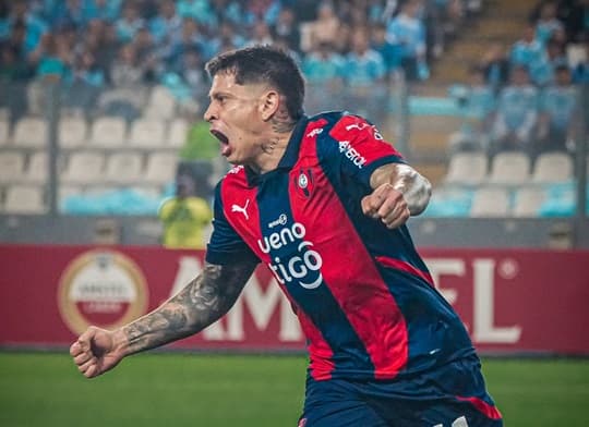 Cerro Porteño triunfa en Lima y acaricia los octavos de la Libertadores