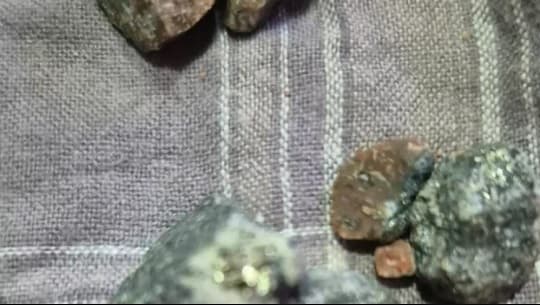 Hallan trazas de oro en Caapucú durante búsqueda de agua