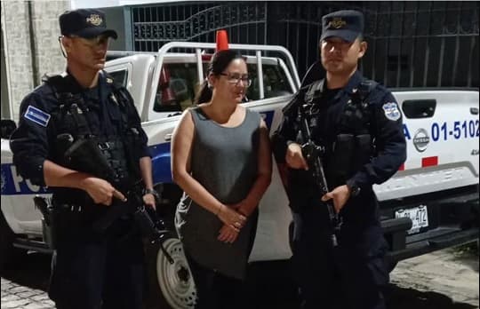 Gobierno de Bukele detiene a Ruth López, referente de DD.HH.