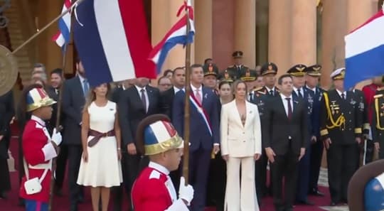 Peña llegó tarde al acto por el Día de la Independencia