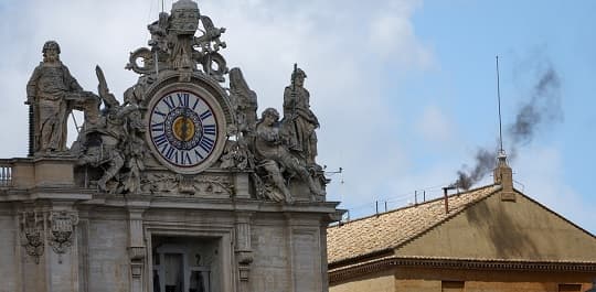 Segunda fumata negra: sin acuerdo tras tres votaciones papales