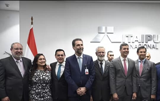 Parentesco político: la millonaria estrategia cartista en binacionales