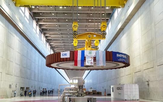 Milei oficializa aumento de tarifa a Yacyretá mediante decreto presidencial