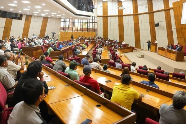 Iniciativa popular por derecho a la energía supera 50.000 firmas