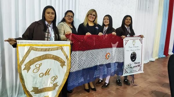 Estudiantes buscan apoyo para presentar su proyecto en el exterior