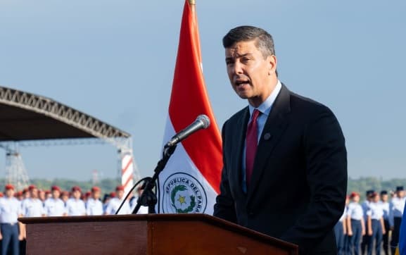 Santiago Peña saluda al nuevo Papa León XIV