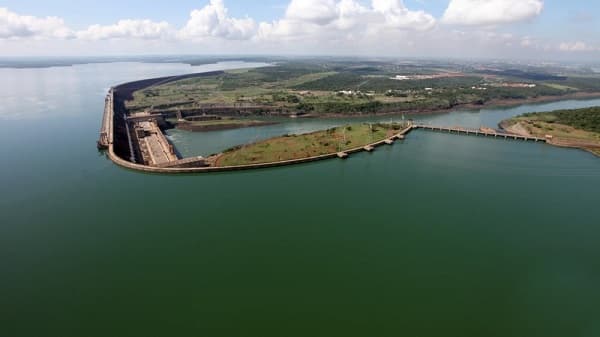 Itaipú reduce 33% la compensación al Paraguay