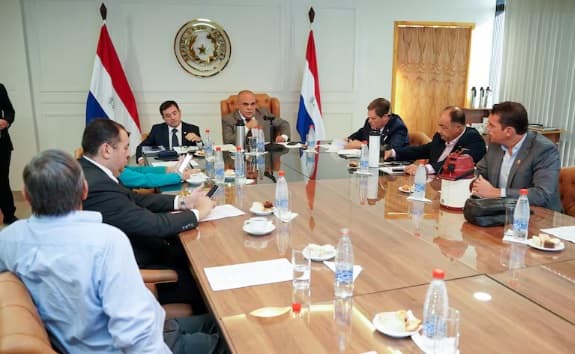 Senado cita a autoridades de Salud por crisis de tomógrafos y fondos oncológicos