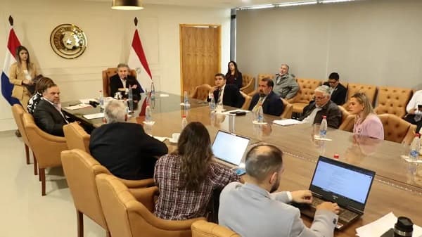 Senado pide cooperación judicial por mafia de pagarés