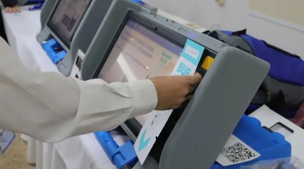 Empresas ligadas a aliados de Peña van tras contrato de USD 93 millones por máquinas de votación