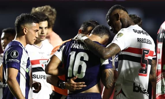 Navarro denuncia xenofobia de Bobadilla en Libertadores