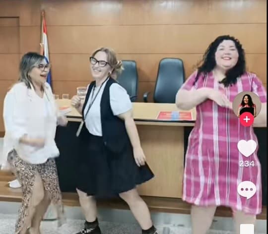 Abogadas son investigadas por bailar en sede judicial