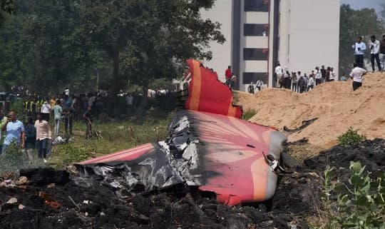 Tragedia aérea en India: avión con 242 personas cayó tras despegar