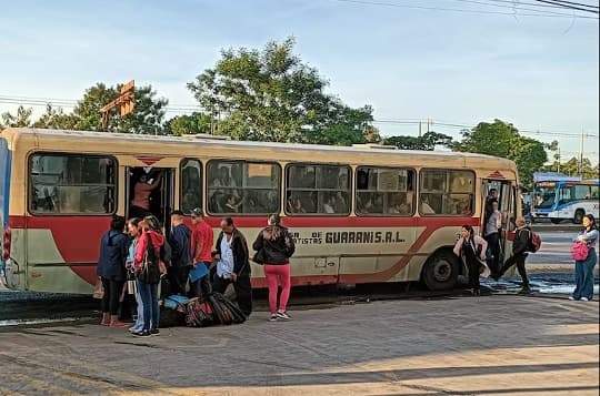 Gremios del transporte presionan al Gobierno por un aumento del 30% en el pasaje