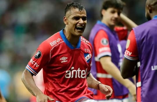 Olimpia suma a Lucas Morales, lateral proveniente de Nacional de Uruguay