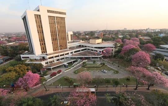 Funcionarios municipales reclaman pago de salarios