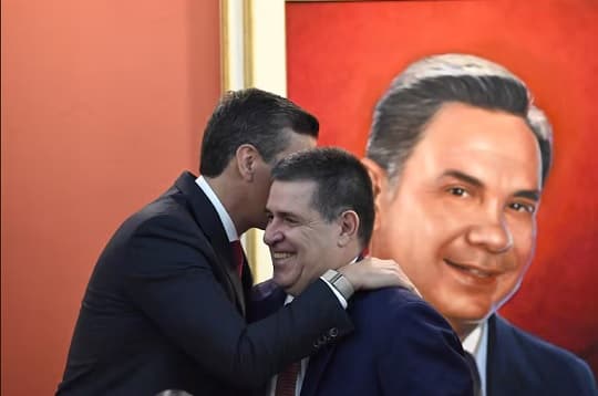 Peña presentó su gestión a Cartes antes que al pueblo, y llena de contradicciones