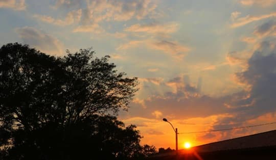 Viernes cálido y húmedo con lluvias dispersas
