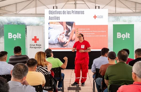 Bolt y Cruz Roja forman alianza por la seguridad vial