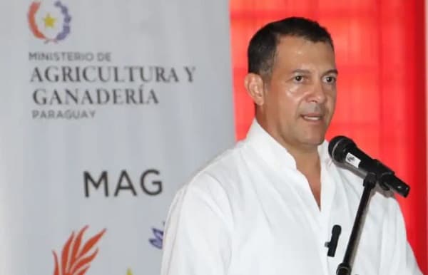 Denuncian a ministro de MAG por enriquecimiento ilícito