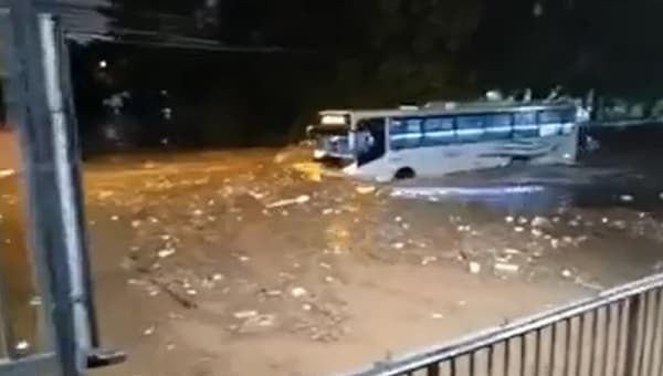 Temporal causa inundaciones, apagones y embotellamientos