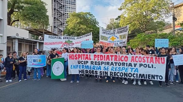 Funcionarios del Acosta Ñu exigen mejoras salariales